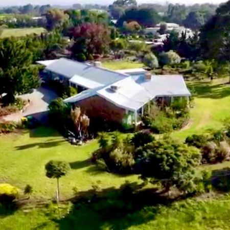 Melbourne Garden Bed And Breakfast Melton South Exterior photo