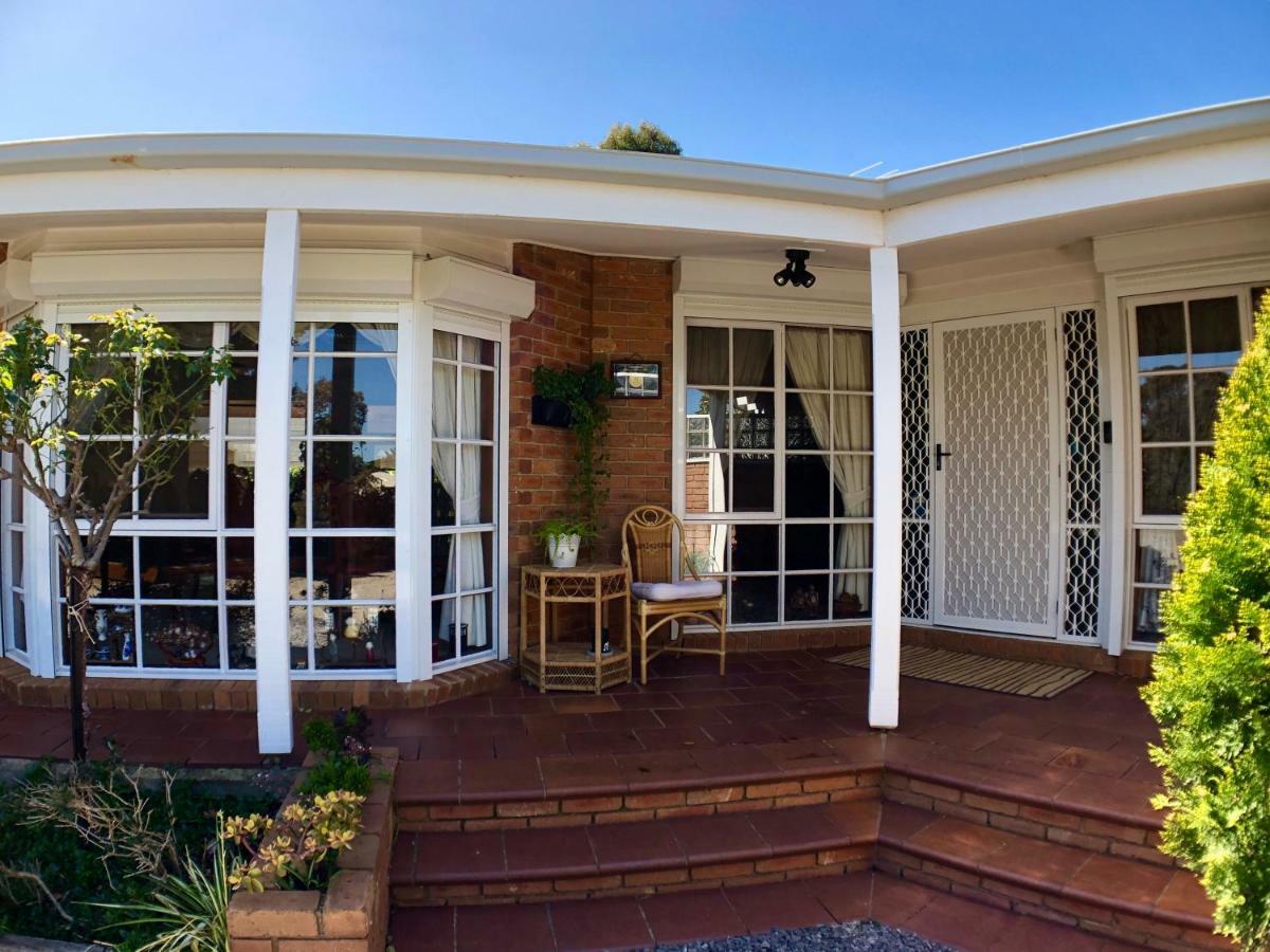 Melbourne Garden Bed And Breakfast Melton South Exterior photo